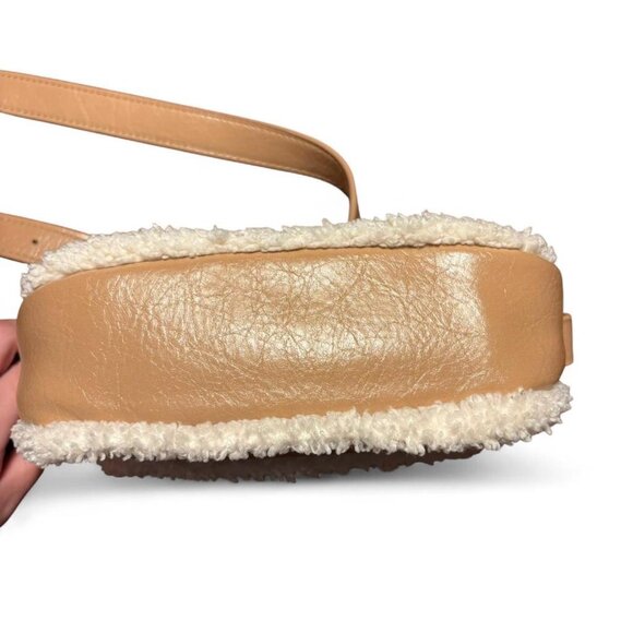 sherpa trim crossbody bag 🤍 - Picture 4 of 7